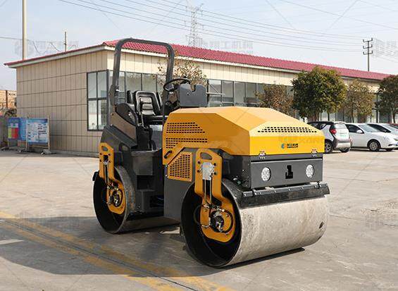  振動(dòng)壓路機