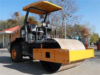 XYL--4噸單鋼輪振動(dòng)壓路機