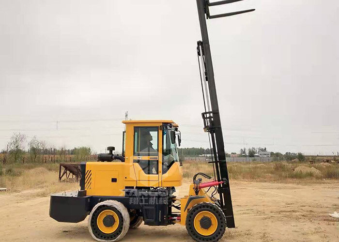 多功能四驅越野叉車(chē)