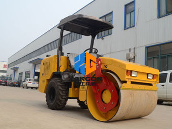 講解小型壓路機裝配時(shí)潤滑要求