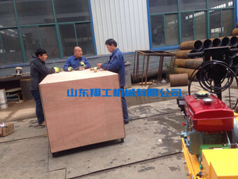 山東翔工機械小型壓路機發(fā)貨現場(chǎng)忙！