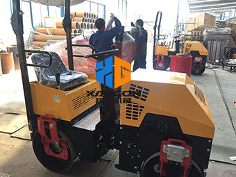 小型壓路機企業(yè)努力積極調整開(kāi)辟新道路