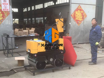手扶小型壓路機使用方便壓實(shí)效果好