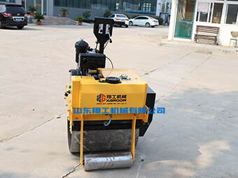 小型壓路機企業(yè)電商與實(shí)體店相結合是必然的趨勢