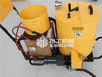 翔工瀝青灌縫機打造競爭優(yōu)勢，在養護設備市場(chǎng)中脫穎而出
