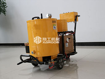 翔工瀝青灌縫機是您的公路養護專(zhuān)家