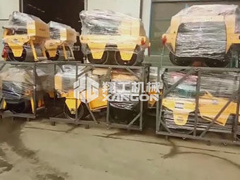 翔工機械一批小型壓路機包裝好，成功出口到國外