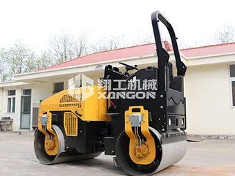 小型壓路機廠(chǎng)家教你如何正確行使翔工1200壓路機