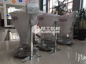 瀝青灌縫機廠(chǎng)家轉變養殖思維，智能化搶先市場(chǎng)