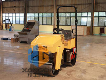 座駕式壓路機操作時(shí)的注意事項