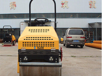  如何讓小型壓路機適應市場(chǎng)的發(fā)展？