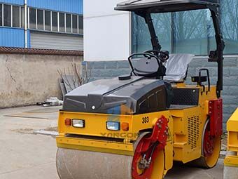 座駕壓路機實(shí)用性能無(wú)人能敵！