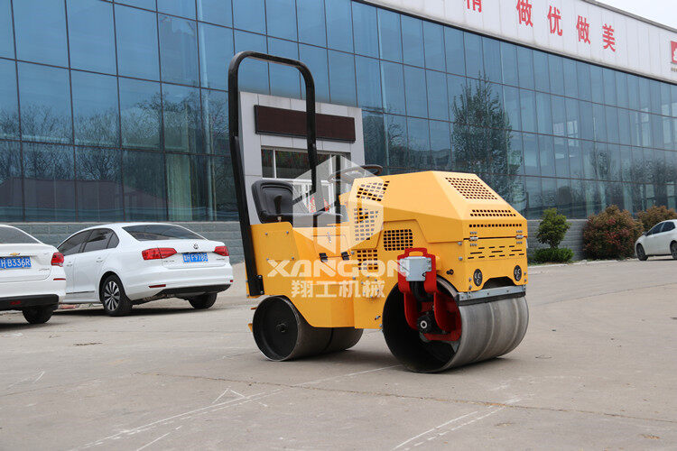 小型壓路機配重松動(dòng)的原因是什么？4個(gè)細節告訴你