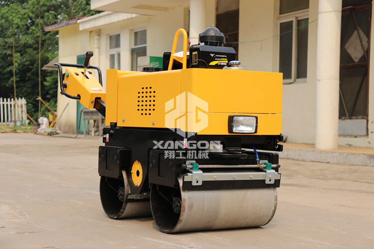 小型壓路機上坡下坡有技巧，萬(wàn)萬(wàn)不可大意