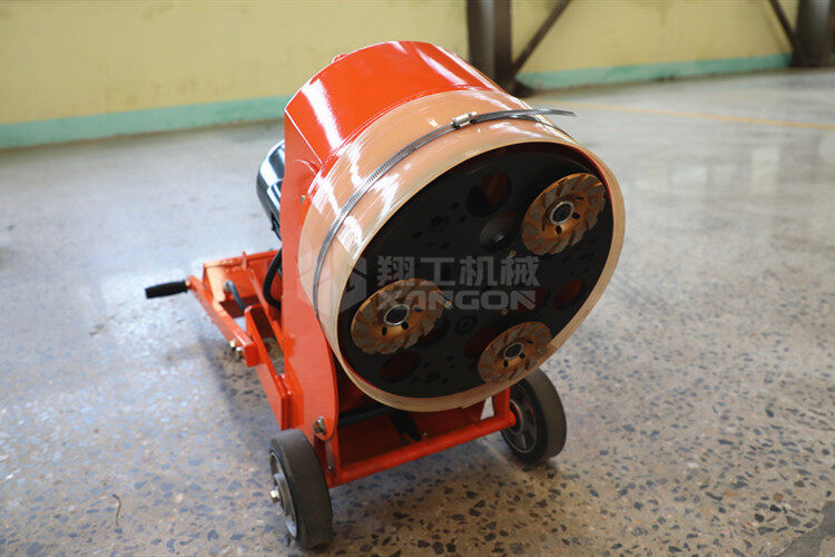 選購地坪研磨機，除了質(zhì)量外，這一點(diǎn)也很重要