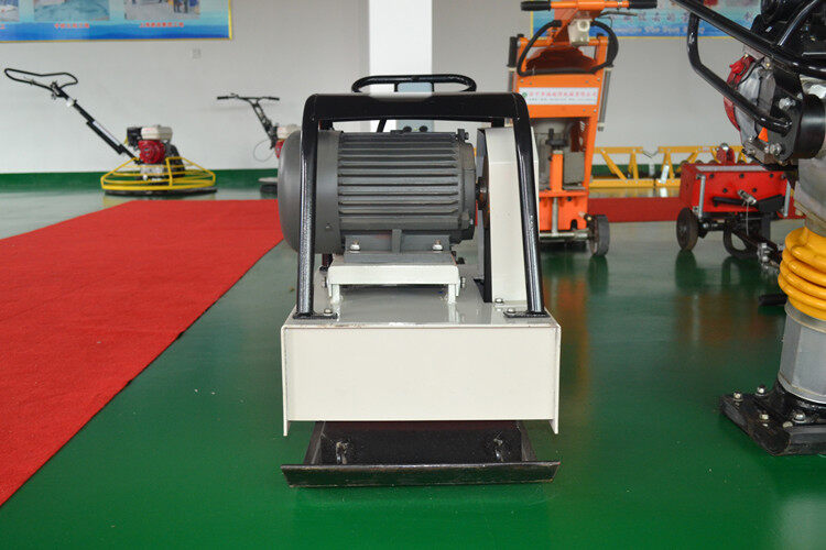 平板夯對于泥土壓實(shí)作用很大，沒(méi)人反駁吧？