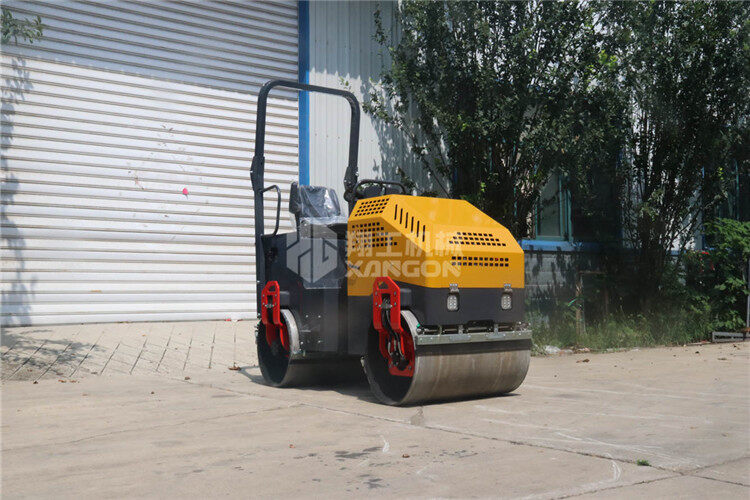 壓路機廠(chǎng)家告訴您如何鑒別壓路機產(chǎn)品的優(yōu)良