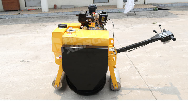 小型壓路機儲存和拖動(dòng)的注意事項