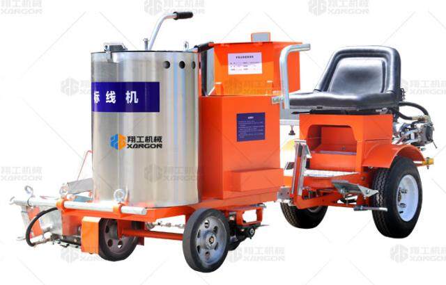 熱熔劃線(xiàn)機配置助力車(chē)，高施工高標線(xiàn)質(zhì)量