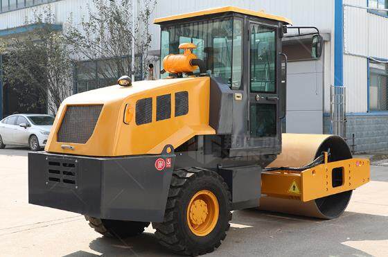 靜碾壓路機和振動(dòng)壓路機之間的區別