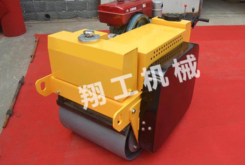 壓路機碾壓時(shí)需要注意的問(wèn)題